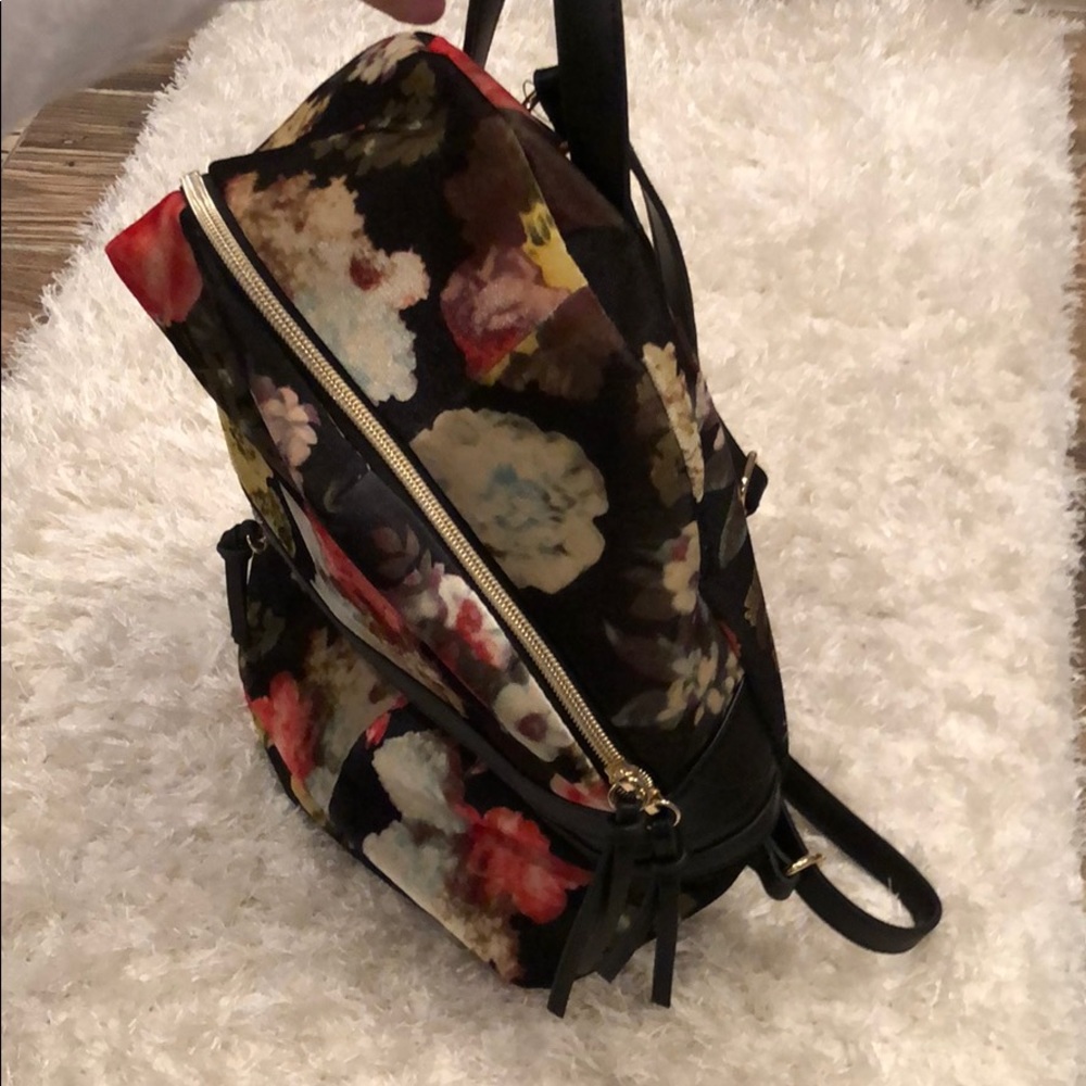 Backpack - Picture 5 of 6
